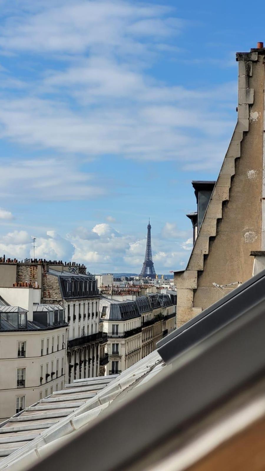!!!! Only Airbnb !!!!! Please Read My Name And Look At Pictures - Under Roof - Cool Area Appartamento *